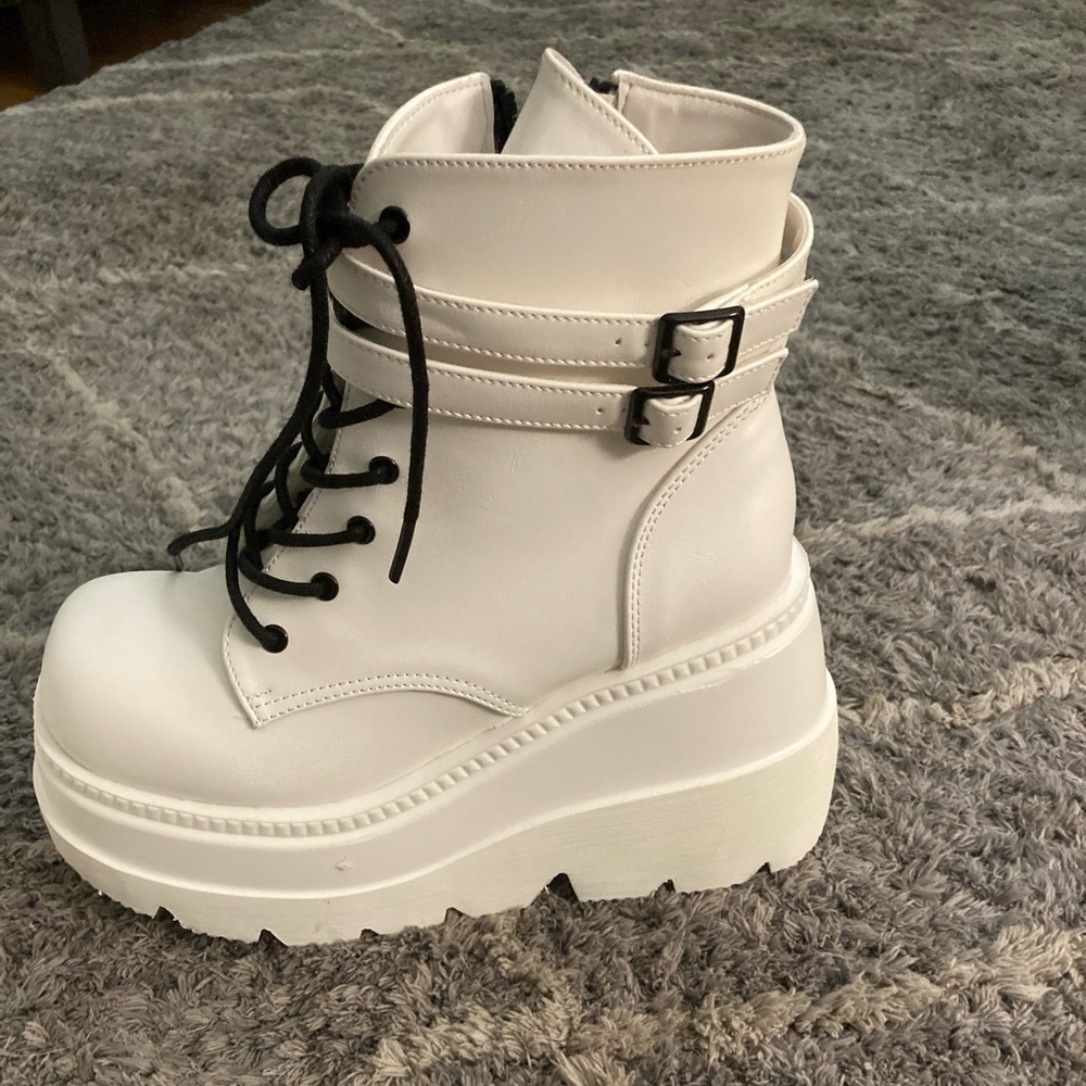 Goth white Dolls Kill boots never worn size 9